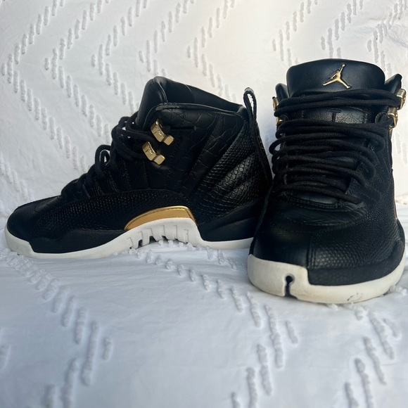 Women’s Air Jordon 12 Retro size 7 - Picture 7 of 16